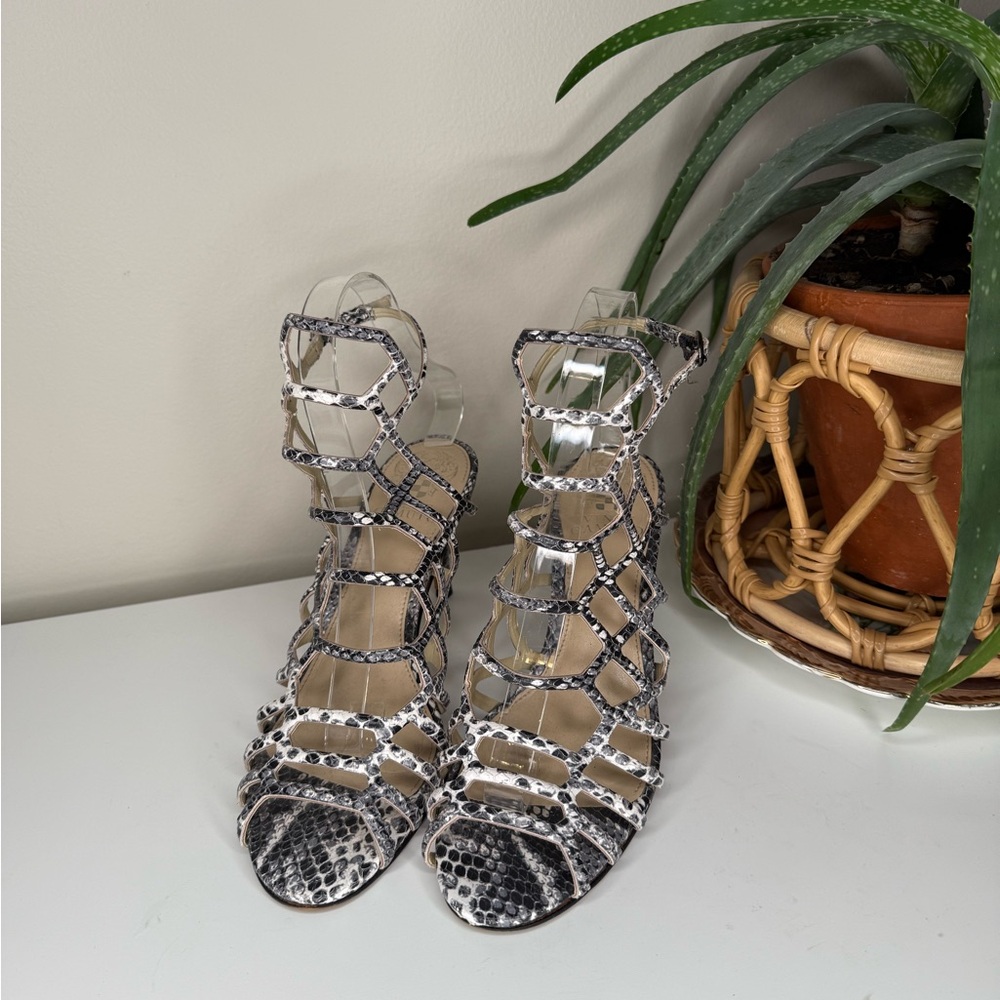 Vince Camuto Snakeskin Gladiator Strappy Heels Sandals 2.5” Kitten Heel Sz 7.5M - Picture 2 of 11